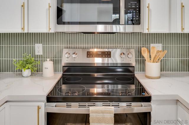 12575 Oaks North Dr., San Diego CA: https://media.crmls.org/mediaz/89c64bf7-aa79-4a44-a357-2a2b1622d6eb.jpg