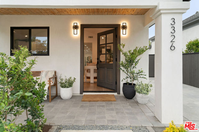 3326 La Clede Avenue, Los Angeles CA: https://media.crmls.org/mediaz/89c67e59-96c9-497a-a7ca-cdf9222806b6.jpg