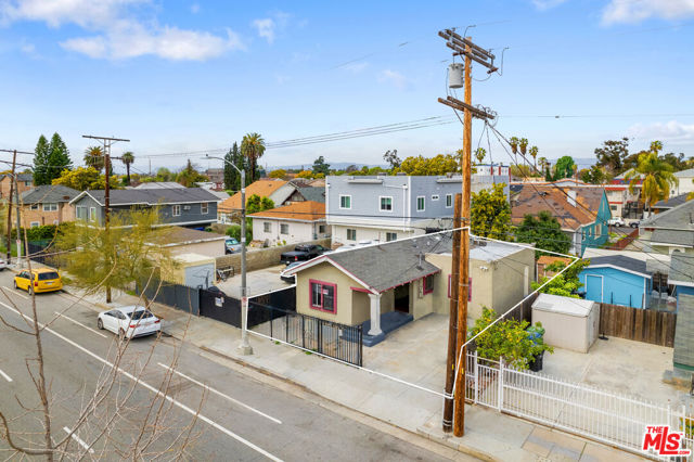 1109 Exposition Boulevard, Los Angeles CA: https://media.crmls.org/mediaz/89c73ce6-80a3-47fe-9cde-a95bd6478d11.jpg