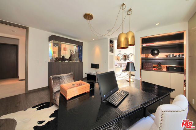 3054 Elvido Drive, Los Angeles CA: https://media.crmls.org/mediaz/89c7def3-4af2-4772-aea7-5e69eae4557e.jpg