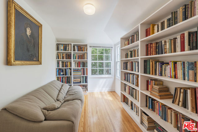 3916 Hepburn Avenue, Los Angeles CA: https://media.crmls.org/mediaz/89c818c5-2e95-4a65-9409-6badf0d51cf9.jpg