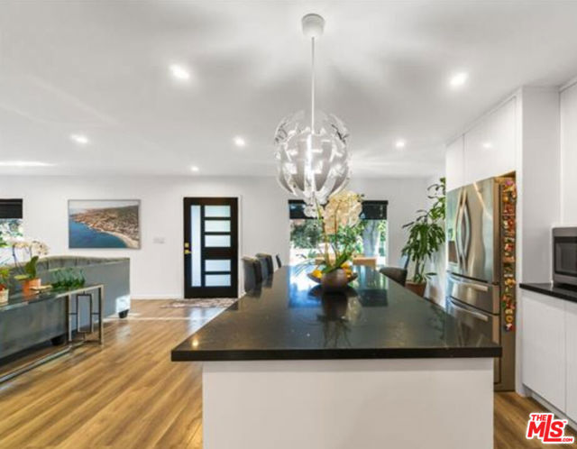 10915 Ayres Avenue, Los Angeles CA: https://media.crmls.org/mediaz/89c846f7-94df-4297-938f-a9f8980af4da.jpg