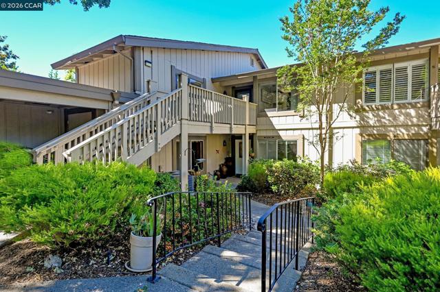 2055 Cactus Ct, Walnut Creek CA: https://media.crmls.org/mediaz/89c866d9-b6e3-4236-b252-3e0617750745.jpg