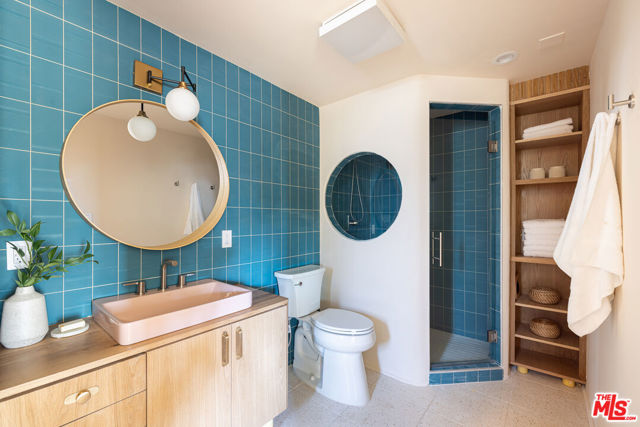 1333 E Palmer Avenue, Glendale CA: https://media.crmls.org/mediaz/89c89ce0-d694-4930-abac-1d1e7196d1a1.jpg
