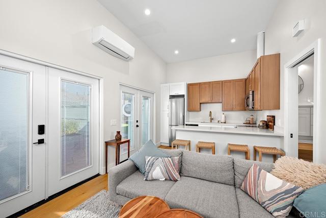 Detail Gallery Image 43 of 75 For 4404 Voltaire St, San Diego,  CA 92107 - 4 Beds | 3 Baths