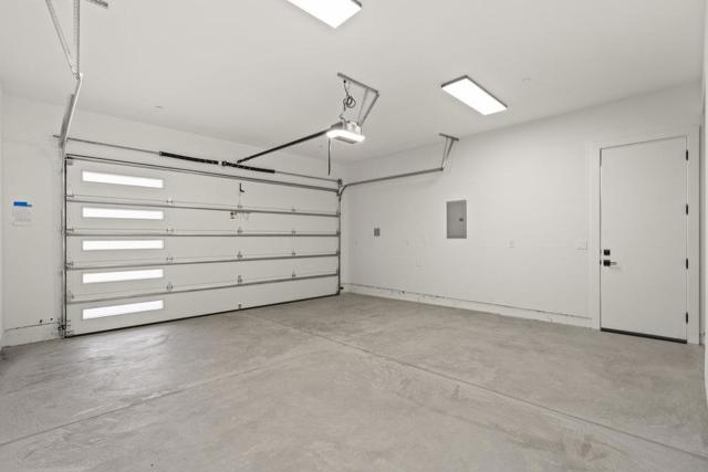 1303 American Way, Menlo Park CA: https://media.crmls.org/mediaz/89c9dae4-2dcd-42ca-896a-b81d0dc93712.jpg