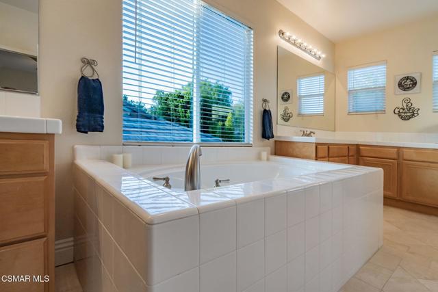 4260 Crabapple Court, Moorpark CA: https://media.crmls.org/mediaz/89ca3e9e-d655-415b-bbb6-41332ee5fc75.jpg