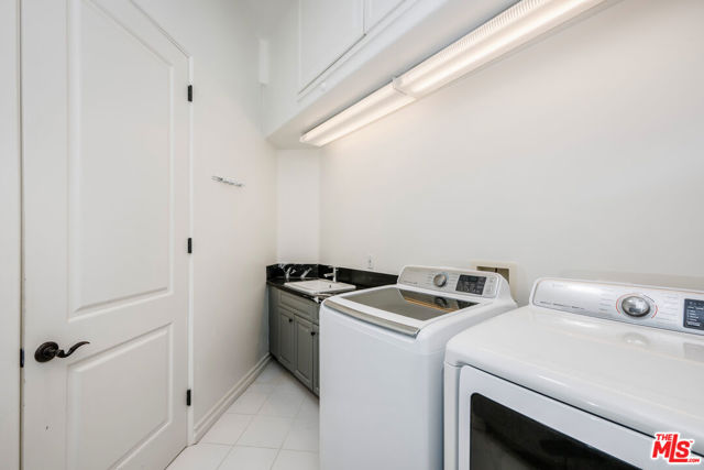 1028 9th Street, Manhattan Beach, California 90266, 5 Bedrooms Bedrooms, ,5 BathroomsBathrooms,Residential,Sold,9th,25532263