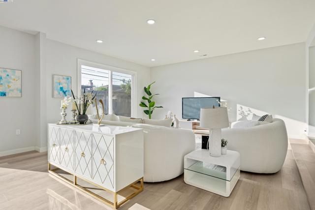 4349 La Cosa Ave, Fremont CA: https://media.crmls.org/mediaz/89ca8ee0-5a0c-4458-a0ea-51aebeb636ef.jpg