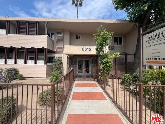 8615 Balboa Boulevard, Northridge CA: https://media.crmls.org/mediaz/89cb8176-7e4a-40c6-9ca9-20d2dc66e4f7.jpg