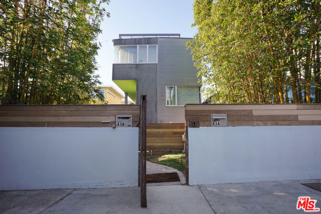 43 Ozone Avenue, B photo 2