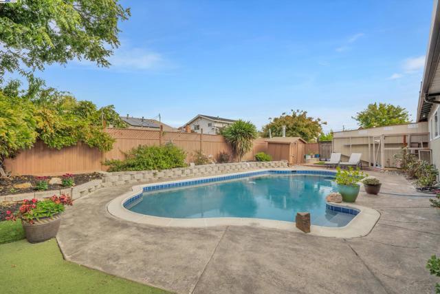 7347 Ione Ct, Dublin CA: https://media.crmls.org/mediaz/89cc3433-b771-48ea-aca0-76431c439c29.jpg