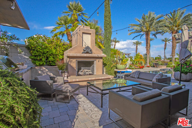 4 Trinity Court, Rancho Mirage CA: https://media.crmls.org/mediaz/89cce585-9245-447f-9e01-7b1a679ebec8.jpg