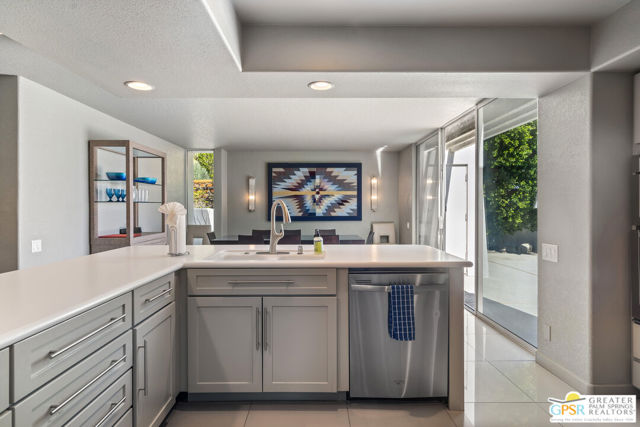 770 N Girasol Court, Palm Springs CA: https://media.crmls.org/mediaz/89cd11df-6ba2-4d4c-95d2-0e05d091974e.jpg