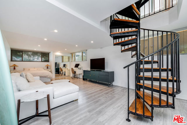 16 Quarterdeck Street, Marina del Rey CA: https://media.crmls.org/mediaz/89cd3c68-df04-4d29-9172-28e395cd0a3b.jpg