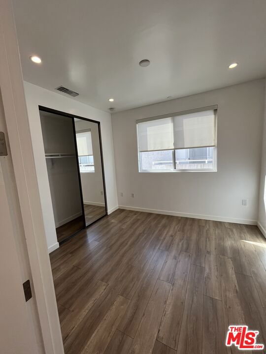 14822 Magnolia Boulevard, Sherman Oaks CA: https://media.crmls.org/mediaz/89cd3e3a-a7ef-4016-8184-69471e6502ad.jpg