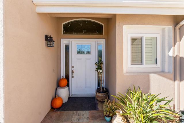 Detail Gallery Image 4 of 46 For 633 Cantara Ln, Vista,  CA 92081 - 3 Beds | 2/1 Baths