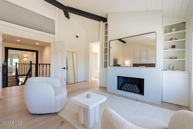 1725 Royal Saint George Drive, Westlake Village CA: https://media.crmls.org/mediaz/89cdceca-a02d-4719-ba0e-58f97d17c750.jpg