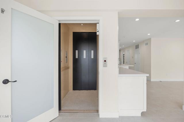 1194 Kingston Lane, Ventura CA: https://media.crmls.org/mediaz/89ce7cc5-3605-4bd9-a84a-90c862156f08.jpg