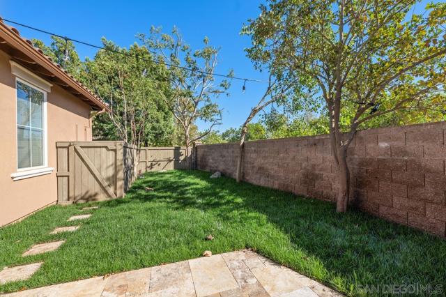 15501 Bristol Ridge Ter, San Diego CA: https://media.crmls.org/mediaz/89cefc0f-6906-4d8f-9dd7-7d7bd8eafb5f.jpg