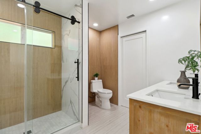 4656 Greenbush Avenue, Sherman Oaks CA: https://media.crmls.org/mediaz/89cfefe7-f341-4c4d-866d-32a7db21dd65.jpg