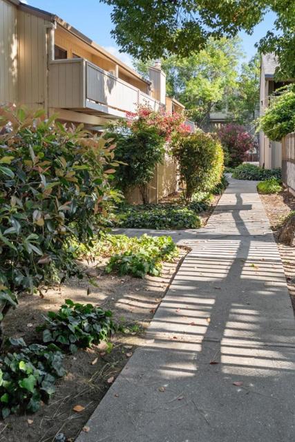 948 Kiely Boulevard, Santa Clara CA: https://media.crmls.org/mediaz/89d03475-4954-4c4f-a9f5-f72bb2d0e1a9.jpg