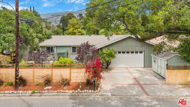 754 Fernando Street, Ojai CA: https://media.crmls.org/mediaz/89d04f64-1be3-4aeb-bc8d-fe2f3bd57d59.jpg