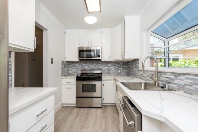 831 Canyon Road, Redwood City CA: https://media.crmls.org/mediaz/89d0b00e-a319-4839-92bc-3ad8a8c2d407.jpg