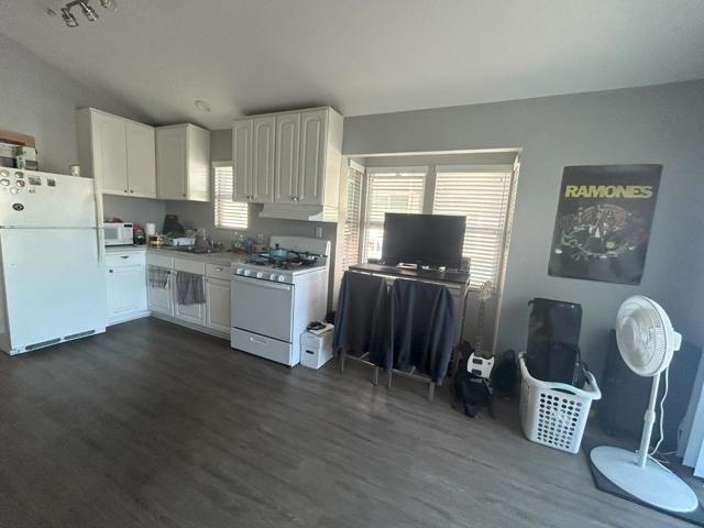 440 Canal Street, San Rafael CA: https://media.crmls.org/mediaz/89d11942-9de9-4d42-9e6d-9feacbe682dd.jpg