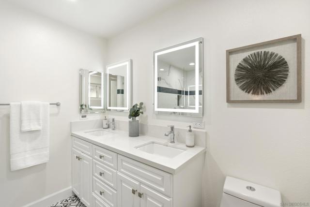 1918 Odell Cir, Vista CA: https://media.crmls.org/mediaz/89d11a0d-9e5f-4548-adbf-872ff8327c25.jpg