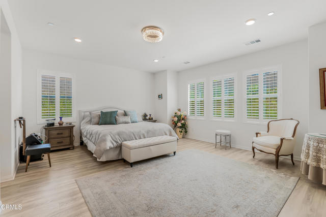 566 Purple Sage Lane, Simi Valley CA: https://media.crmls.org/mediaz/89d170f0-b9c8-4164-a3ef-f36fe5ec922d.jpg