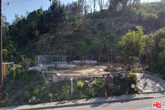 1403 Marinette Road, Pacific Palisades CA: https://media.crmls.org/mediaz/89d209e0-14e5-4b52-8ac8-3cd23e24e7cf.jpg