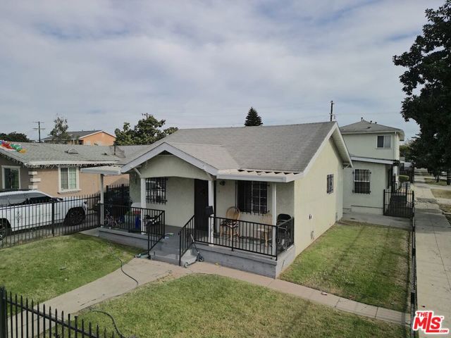 8946 Baring Cross Street, Los Angeles CA: https://media.crmls.org/mediaz/89d27f2b-d4eb-43ec-9e0d-70a665768f35.jpg
