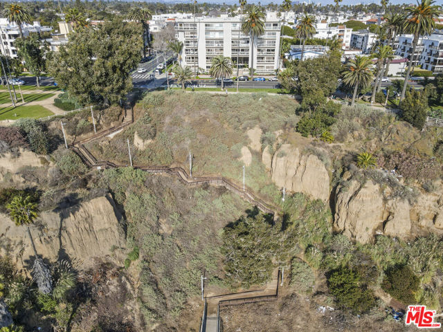 801 Ocean Avenue, Santa Monica CA: https://media.crmls.org/mediaz/89d38460-8faf-404b-9959-877c14b69c3a.jpg