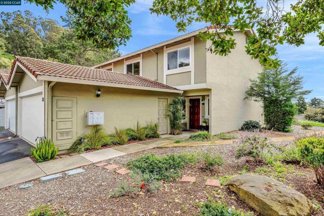 31 Turtle Creek Street, Oakland CA: https://media.crmls.org/mediaz/89d3cd0f-5b03-4492-95e8-3eaa01aa285e.jpg