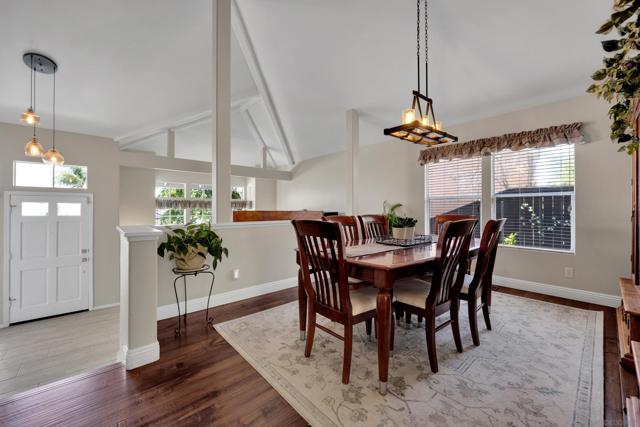 2106 Laura Dr, Escondido CA: https://media.crmls.org/mediaz/89d3ee08-c817-4292-b8fd-f025fc6b79a9.jpg
