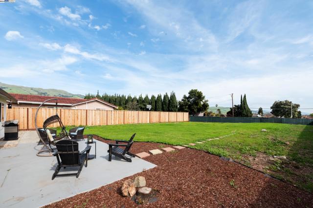 1300 Cirolero St, Milpitas CA: https://media.crmls.org/mediaz/89d4258d-1f13-45f1-a9ce-93db46fc74e3.jpg