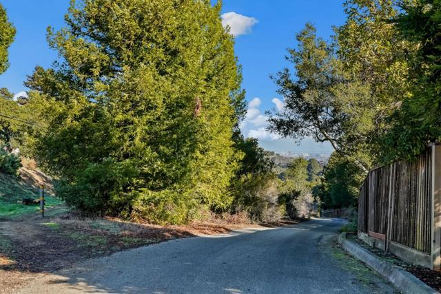 3900 Marsten Avenue, Belmont CA: https://media.crmls.org/mediaz/89d4289a-8fc9-44a2-81de-c53fd8196385.jpg