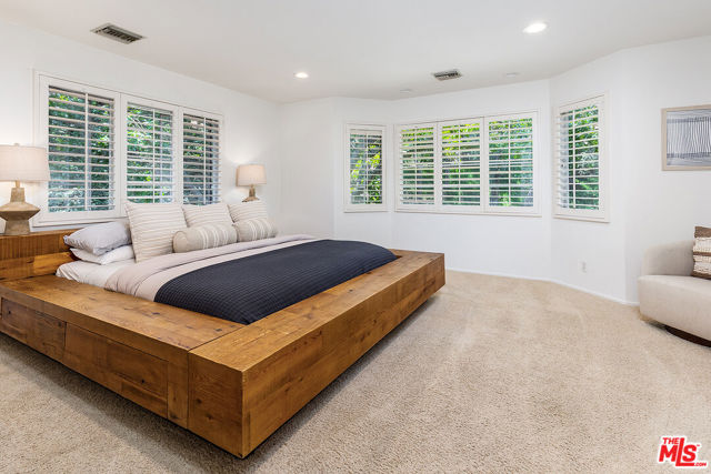 1215 Linda Ridge Lane, Pasadena CA: https://media.crmls.org/mediaz/89d43243-b2b9-44f7-96f7-073acf1c19fb.jpg