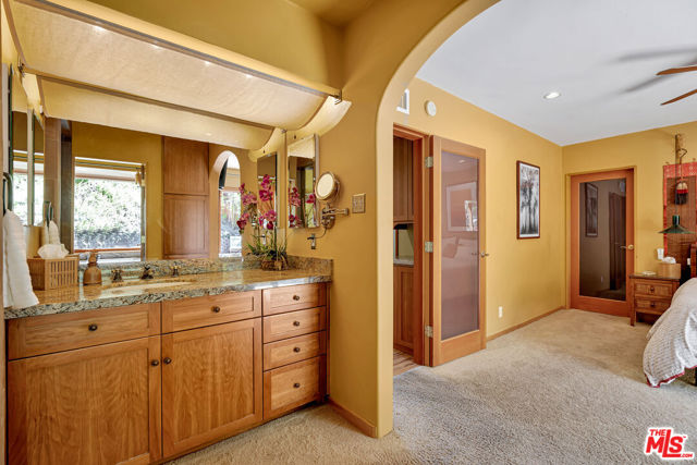 15511 Woodcrest Drive, Sherman Oaks CA: https://media.crmls.org/mediaz/89d4b614-3474-4c7a-81b7-e689a1d18abf.jpg