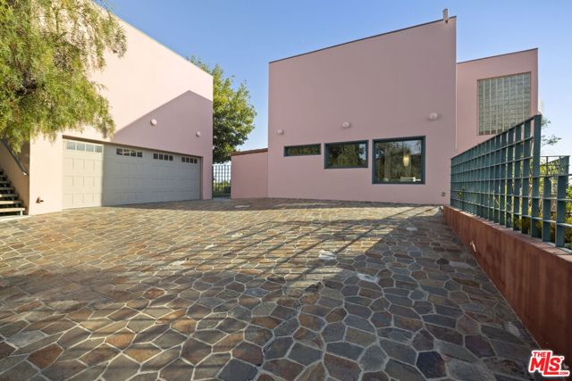 2980 Hollyridge Drive, Los Angeles CA: https://media.crmls.org/mediaz/89d4c37d-3310-445f-9f01-c8232790c018.jpg