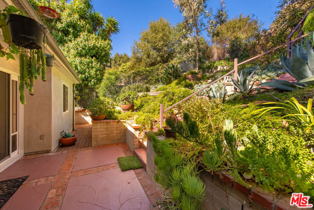 16449 Akron Street, Pacific Palisades CA: https://media.crmls.org/mediaz/89d50ce3-b52a-4ad8-ae7d-e7e02366d18e.jpg