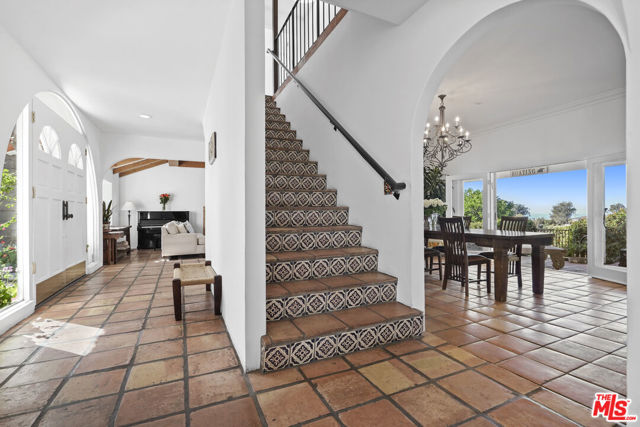 6855 Dume Drive, Malibu CA: https://media.crmls.org/mediaz/89d5a7c6-7342-4938-a5be-4368fae103b8.jpg
