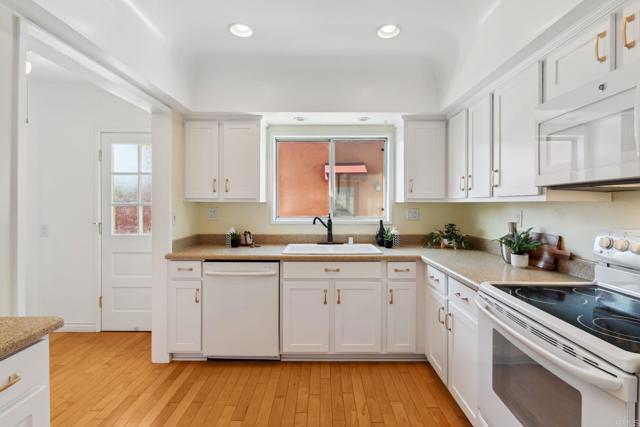 5038 Hastings Road, San Diego CA: https://media.crmls.org/mediaz/89d61fce-be30-44c2-a823-19fb6973830f.jpg