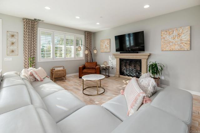 Detail Gallery Image 4 of 45 For 3736 Donna Ct, Carlsbad,  CA 92008 - 5 Beds | 4 Baths