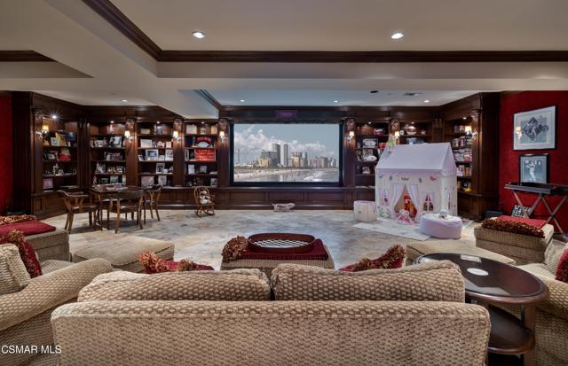240 W Stafford Road, Thousand Oaks CA: https://media.crmls.org/mediaz/89d6be94-54a5-415f-93b5-671c8adeddfd.jpg