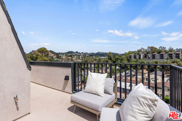 172 S Avenue 58, Los Angeles CA: https://media.crmls.org/mediaz/89d71948-994b-43ba-ab93-9577afd8a9f7.jpg