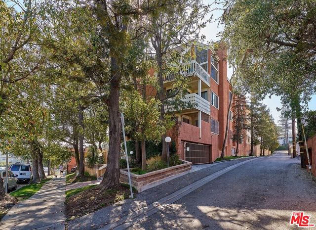 3315 Griffith Park Boulevard, Los Angeles CA: https://media.crmls.org/mediaz/89d72859-36fa-4254-957f-2e068efefa8a.jpg