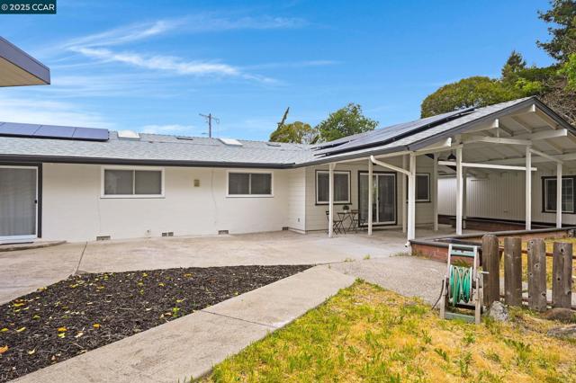 2326 Estrella Ct, Pinole CA: https://media.crmls.org/mediaz/89d76f15-16c5-44cb-a0b1-cc25f04d061a.jpg