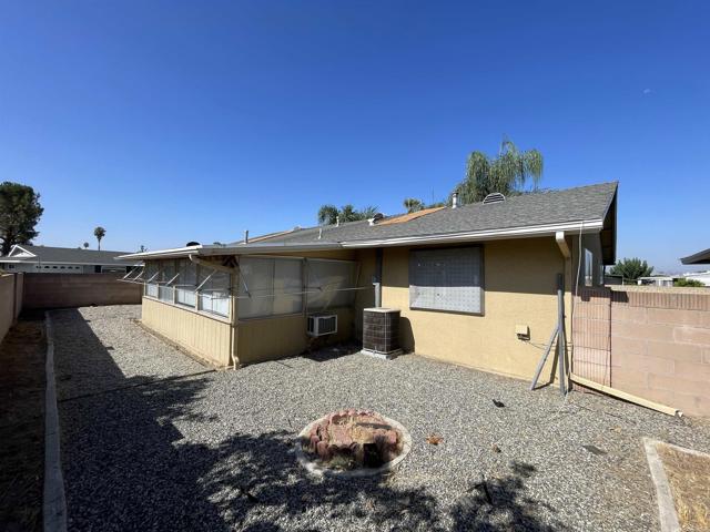 Detail Gallery Image 9 of 36 For 570 S Lyon Ave, Hemet,  CA 92543 - 2 Beds | 2 Baths